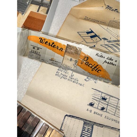 International’s Scale Model Locomotive & Car Kits HO Box Car Western Pacific Kit - Picture 3 of 6